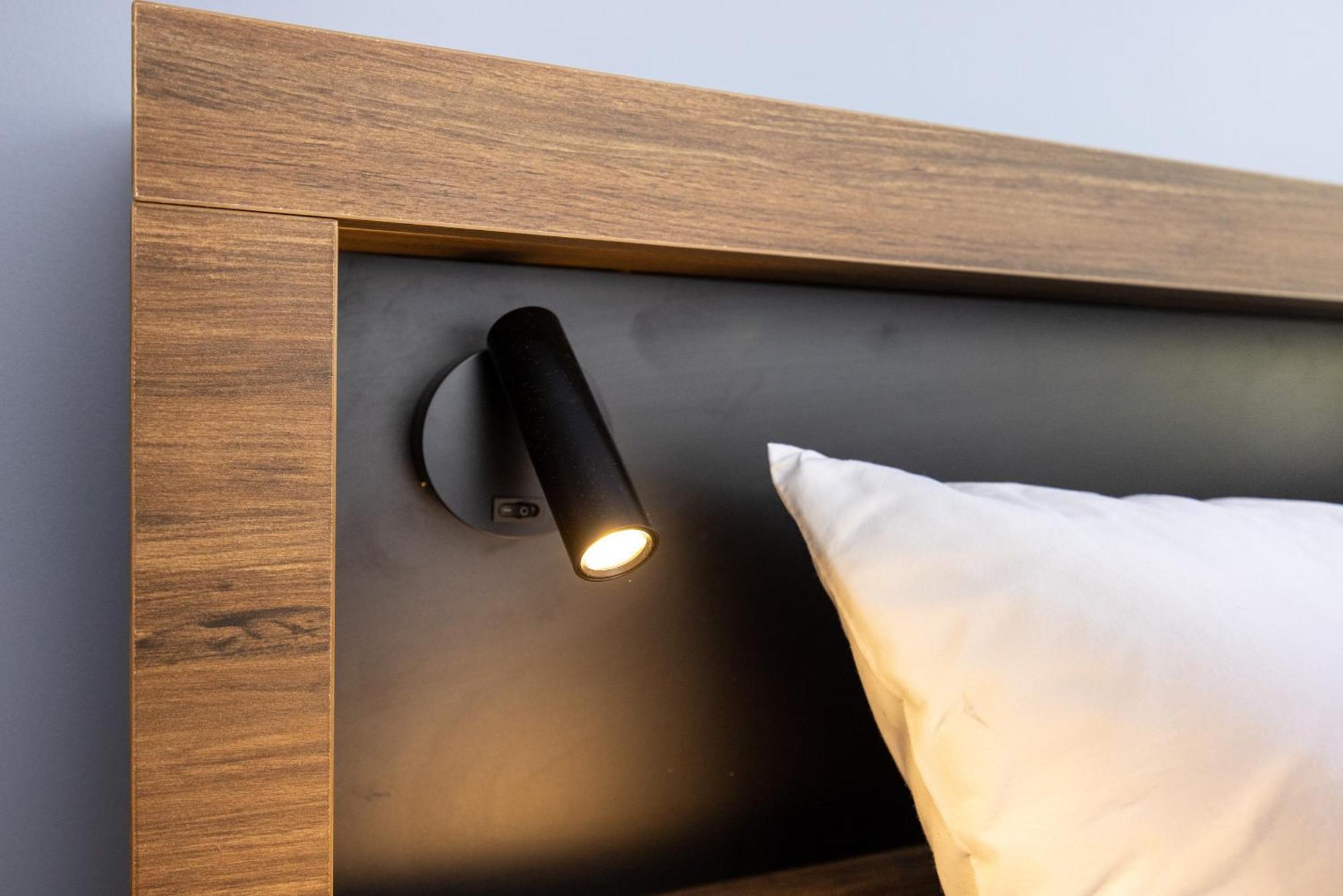 Haka House Rotorua Pansiyon Dış mekan fotoğraf A wall-mounted reading light