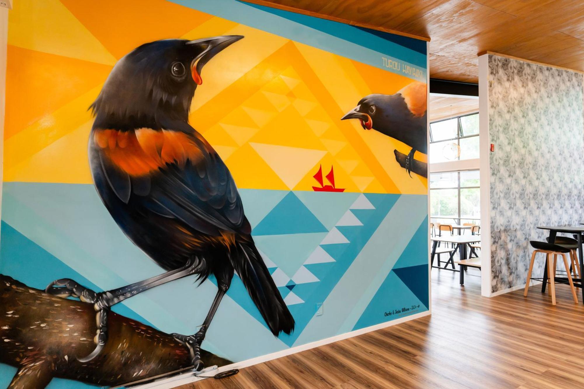 Haka House Rotorua Pansiyon Dış mekan fotoğraf Mural by artist, Mark Ashkenazi