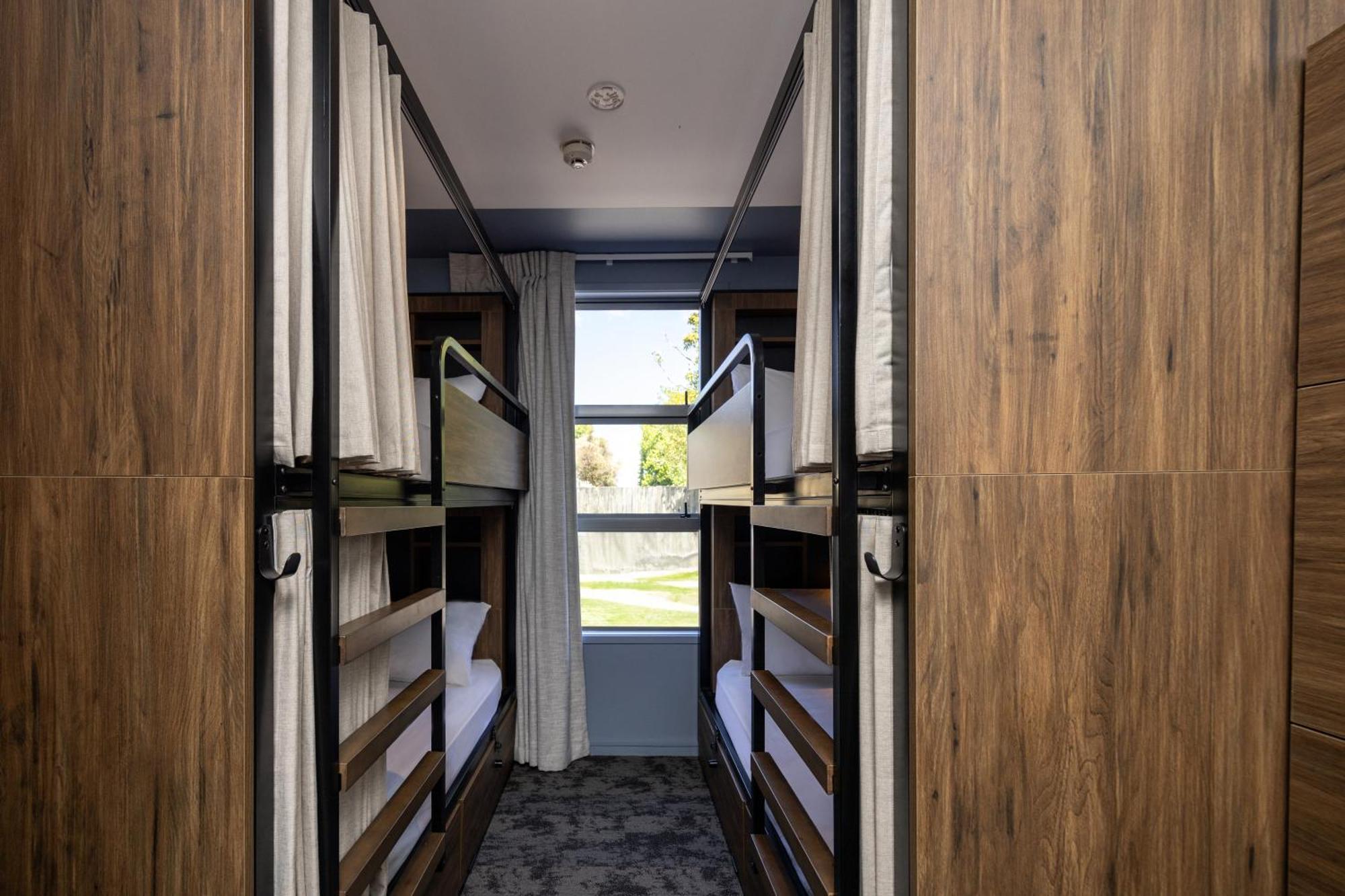 Haka House Rotorua Pansiyon Dış mekan fotoğraf A bunk room at the new student residence halls