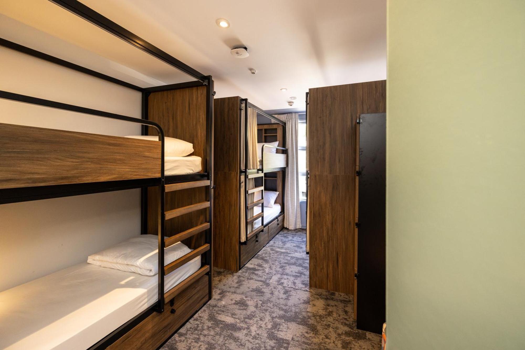 Haka House Rotorua Pansiyon Dış mekan fotoğraf A typical room at a capsule hotel